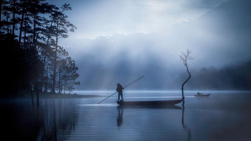 man, boat, lake, fog, dusk, 4k