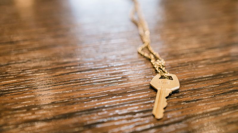 key, chain, gold, 4k