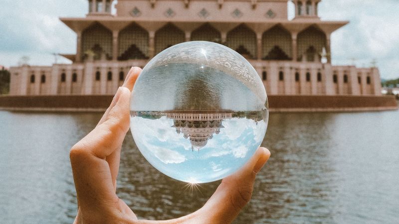 ball, hand, building, reflection, illusion, 4k