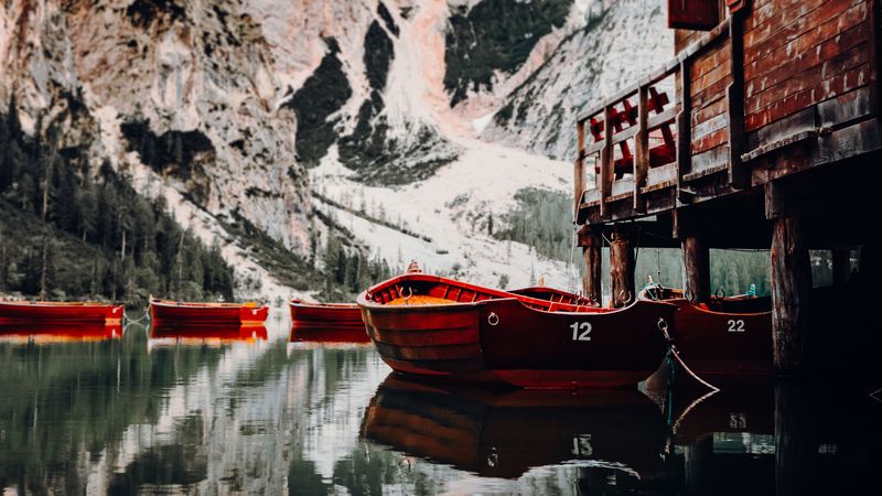 lake, boats, pier, mountain, water, 4k