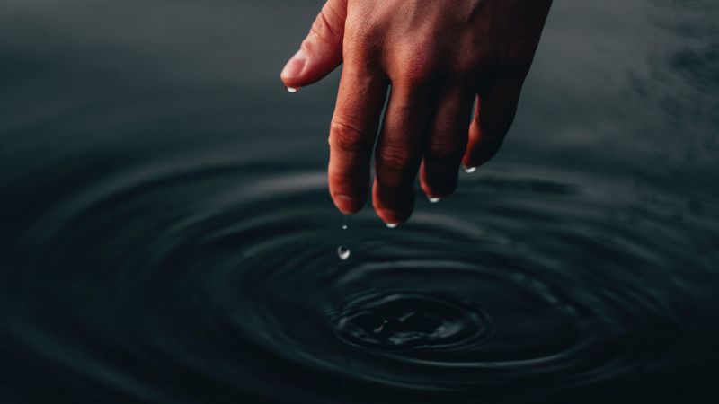 hand, water, drops, waves, 4k
