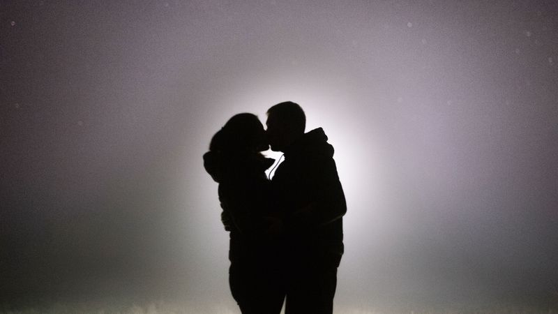 silhouettes, couple, kiss, love, romance, 4k
