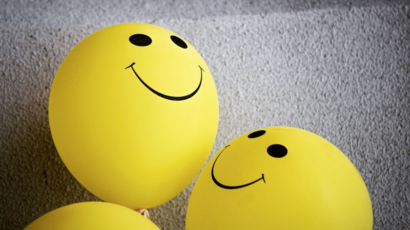 balloons, smiles, emoticons, yellow, 4k
