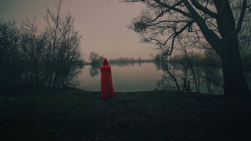 silhouette, red, cloak, lake, shore, 4k
