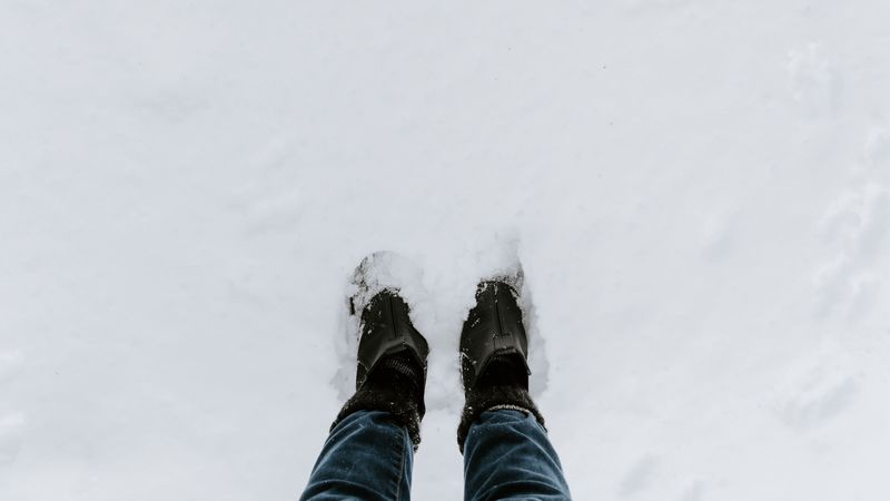 legs, shoes, snow, winter, 4k