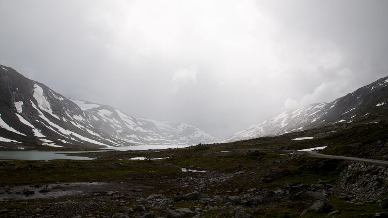 valley, mountains, lake, fog, snow, 4k