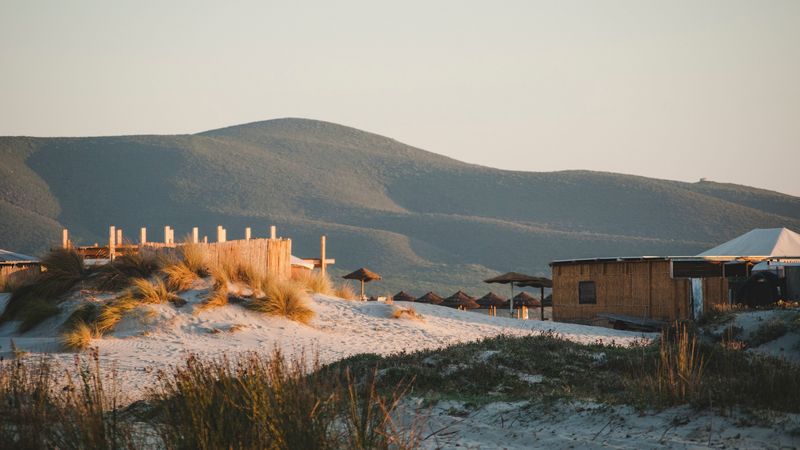 hills, sand, umbrellas, beach, nature, 4k