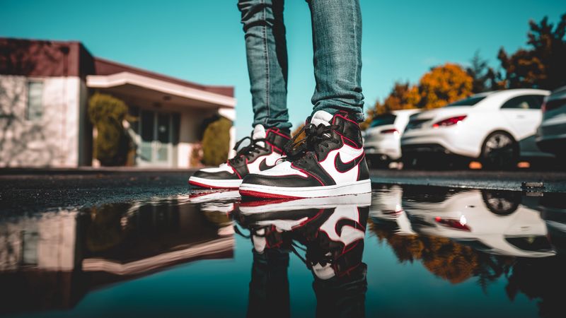 legs, sneakers, puddle, reflection, 4k