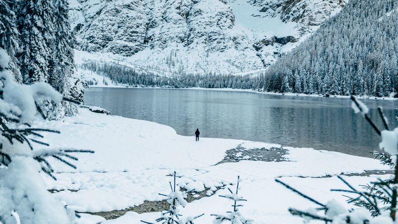 lake, mountains, snow, shore, winter, 4k