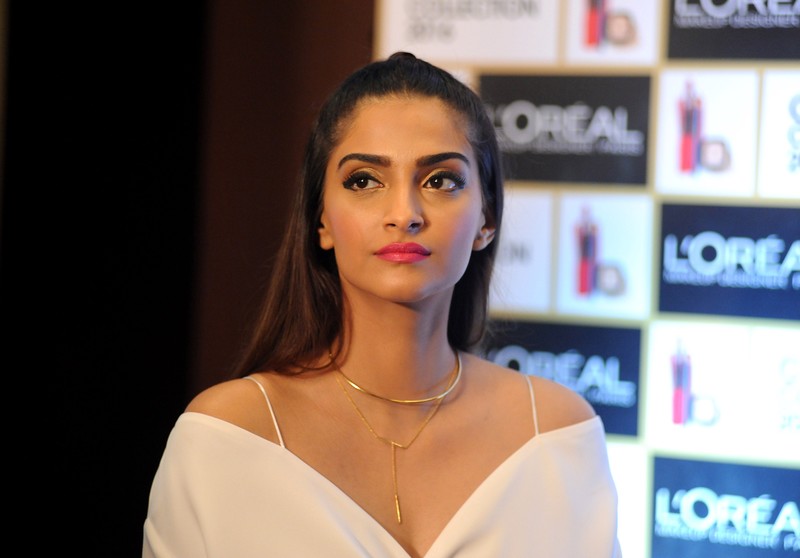 sonam kapoor, indian celebrities, girls, desi girls