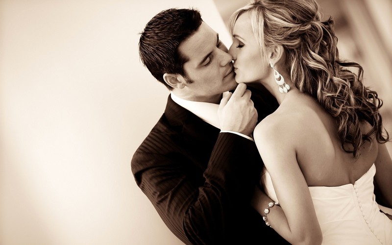 weeding couple, kiss, love