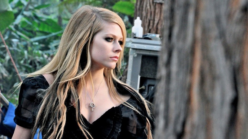 avril lavinge, singer, music, girls, black, dress, black dress