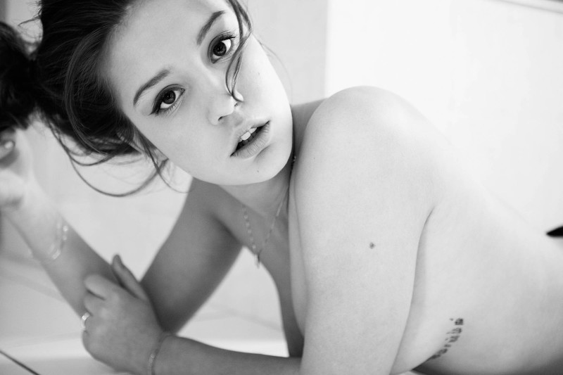 adele exarchopoulos, celebrities, girls, monochrome, black and white