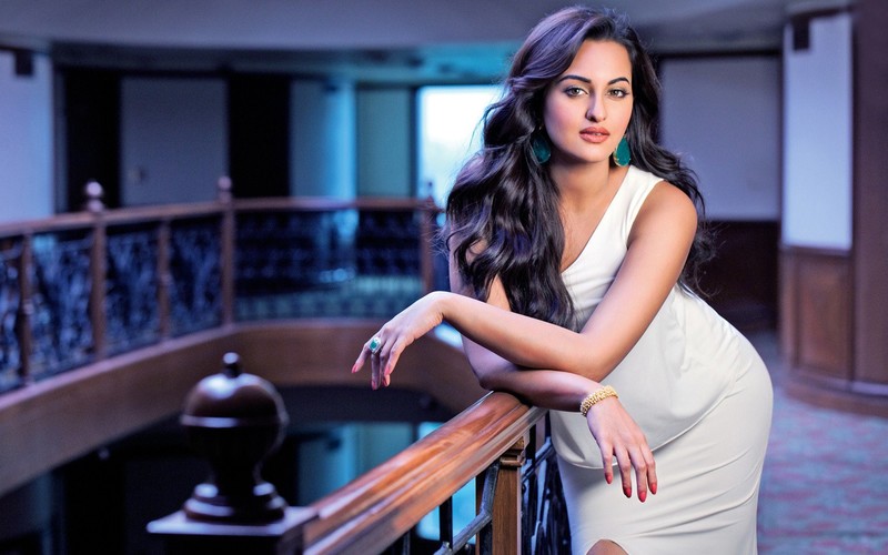 sonakshi sinha, indian celebrities, girls, desi girls, wide