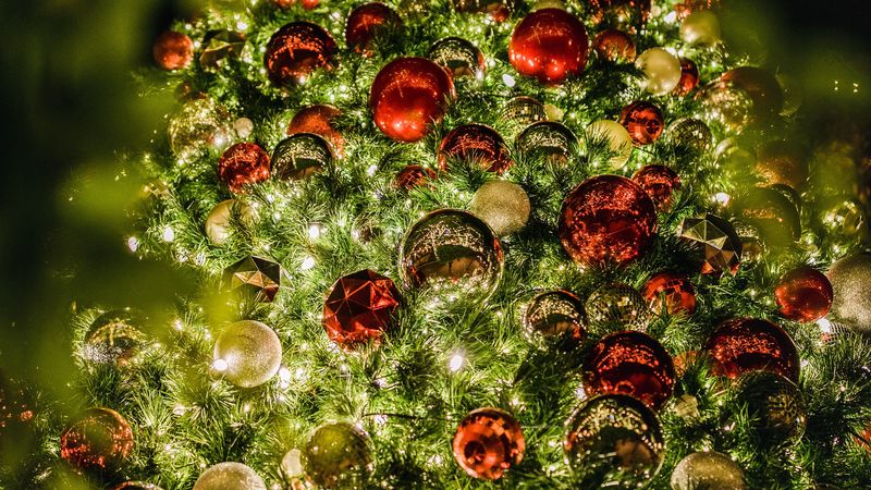 tree, garlands, balls, decoration, new year, christmas, 4k