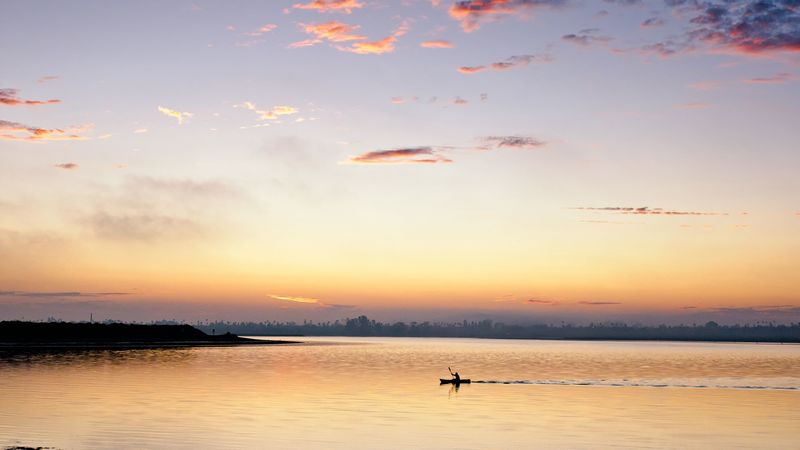 river, boat, dusk, water, dark, 4k