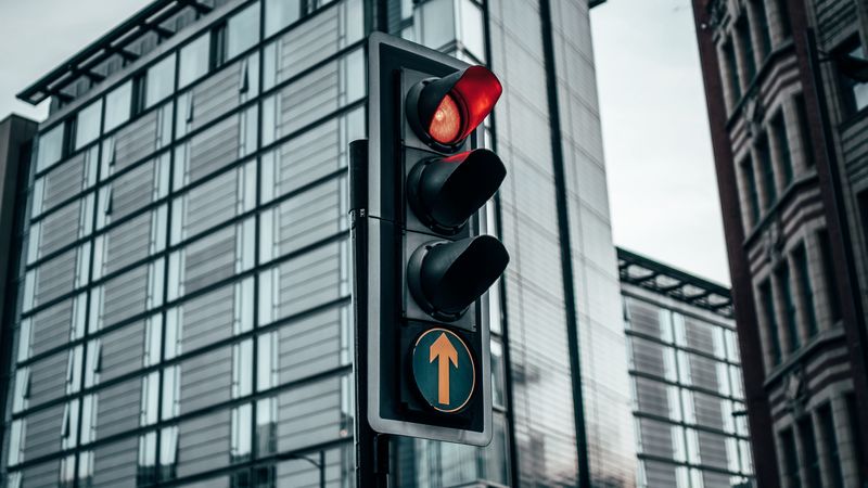 traffic light, signal, red, city, buildings, 4k