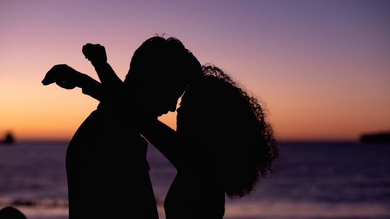 love, couple, silhouette, sunset, sea, 4k