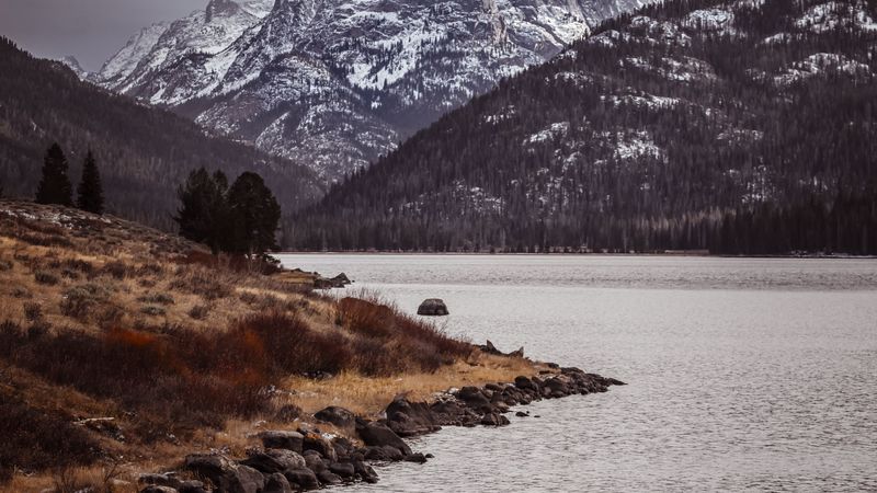 lake, shore, mountains, water, landscape, 4k