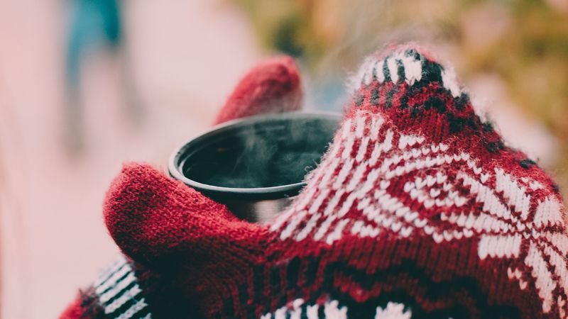 mug, steam, hands, gloves, drink, 4k