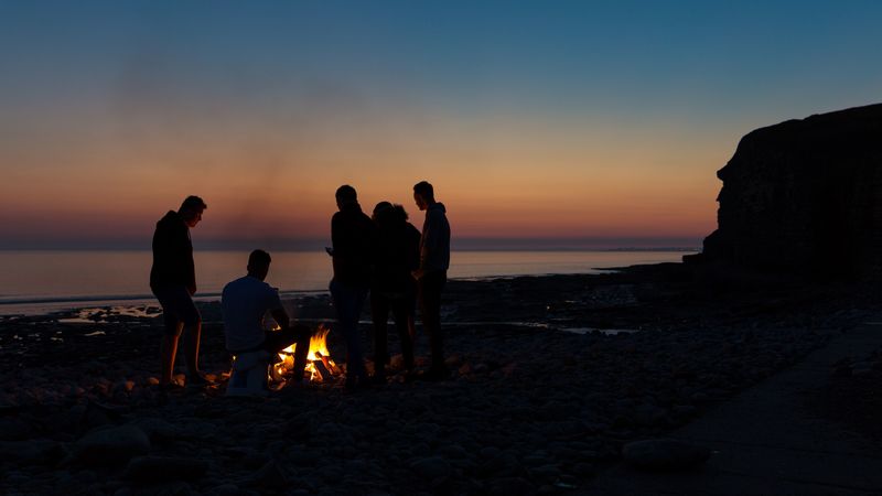 fire, camping, silhouettes, rest, beach, 4k