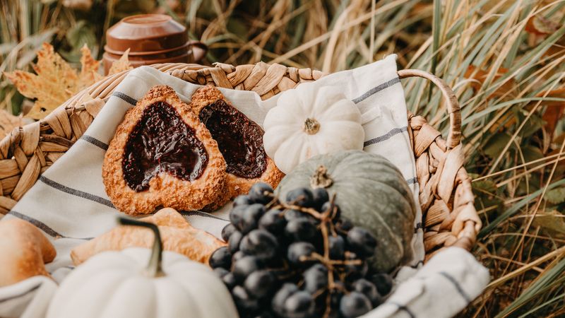 picnic, holiday, pumpkin, grapes, cookies, basket, grass, 4k