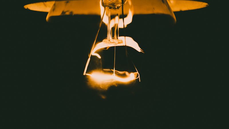 light bulb, filament, light, bright, dark, 4k