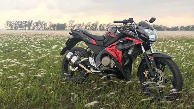 motorcycle, bike, sports, side view, field, grass, 4k