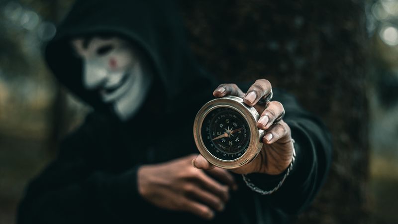 compass, man, mask, anonymous, hood, 4k