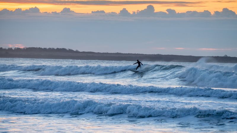 surfer, surfing, waves, ocean, dusk, 4k