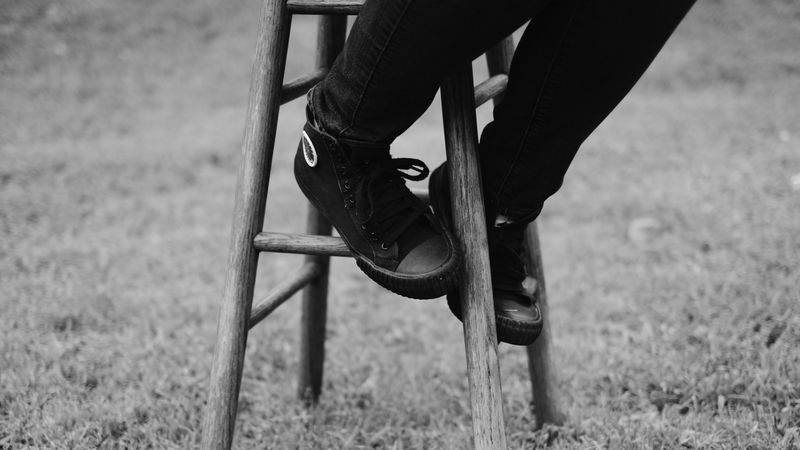 legs, stool, bw, sneakers, black, 4k