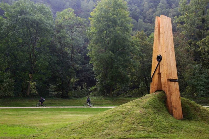 trees, forest, nature, clothespin, artwork, park, hill, grass, wood, cycling, giant, Belgium, sculpture, photo manipulation