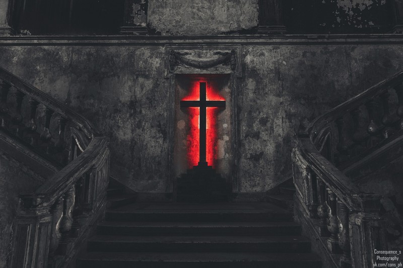 cross, stairs, selective coloring