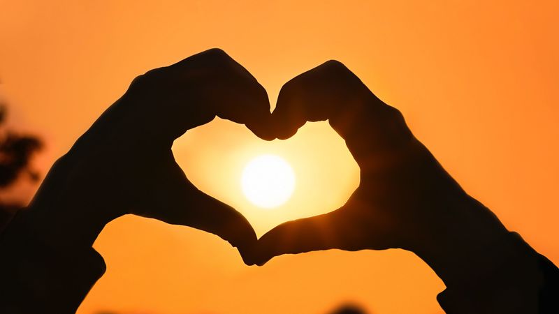hands, fingers, heart, sun, sunset, 4k