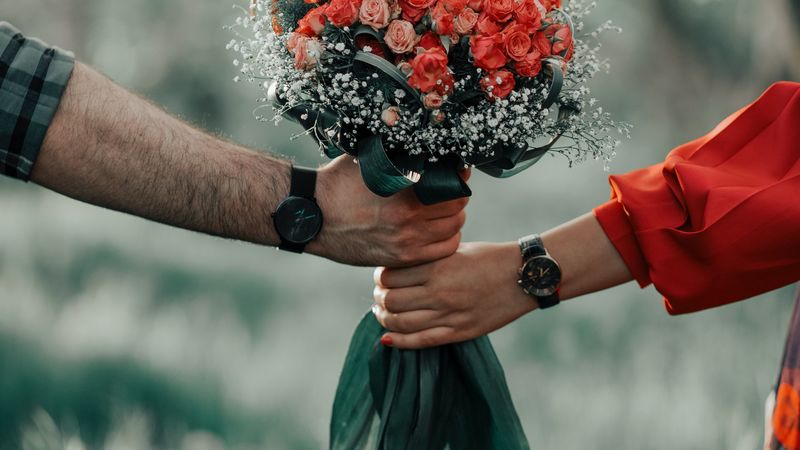 love, hands, bouquet, roses, flowers, 4k