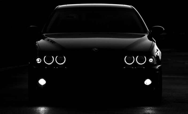 retro styled, black, no people, close-up, number, motor vehicle, 1080P, indoors, night, car, mode of transportation, Monochrome, black background, studio shot