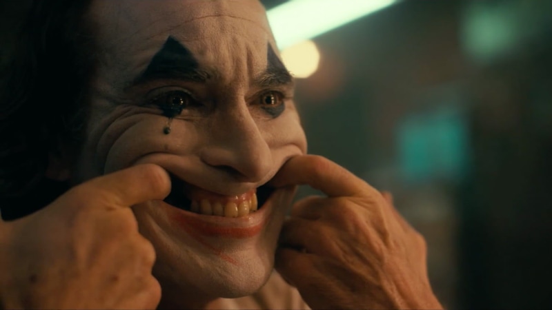 crying, Joaquin Phoenix, 720P, makeup, Joker (2019 Movie), smiling, film stills, men, movies, depth of field, Joker