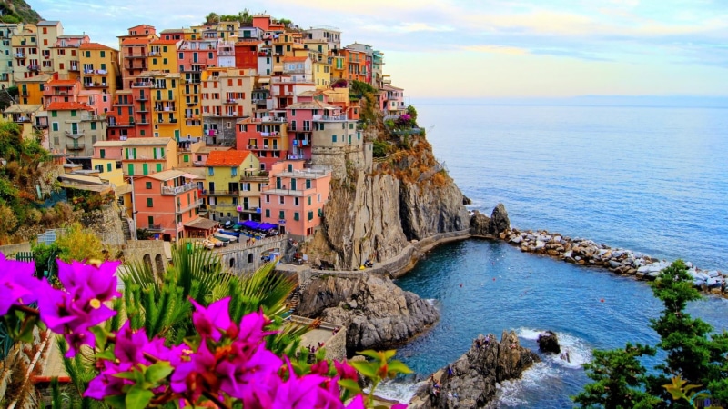 buildings, flower, beauty in nature, exterior, residential district, street, boat, old, sun, day, sky, famous, ship, building, skyline, panorama, flowering plant