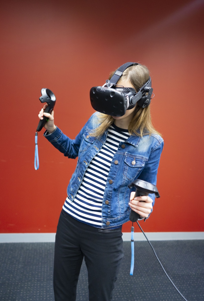 4K, standing, red, weapon, computer, test, front view, indoors, studio shot, virtual reality, young, virtual, holding, girl, vr, blond hair, digital, leisure activity