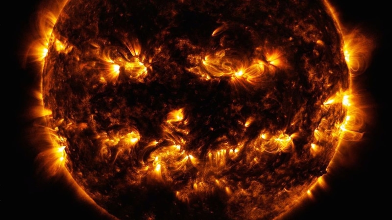 the ultraviolet light from the satellite, 1080P, NASA, the NASA, The solar dynamics Observatory, space, " Sunny smile", flash, The sun, fans of Halloween
