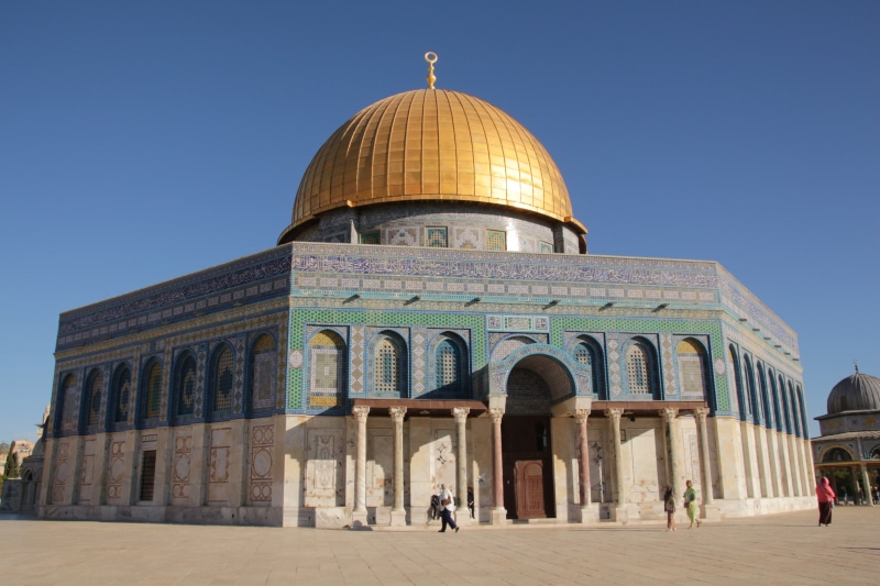 arch, tourism, building, islam, temple mount, group of people, religion, islamic, israel, mohammed, dome, dome of the rock, mosque, facade, gold, prayer