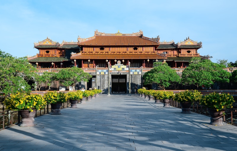 lake, history, travel, tree, built structure, outdoors, building, water, belief, temple, 4K, roof, the past, religion, asia, tourism, travel destinations