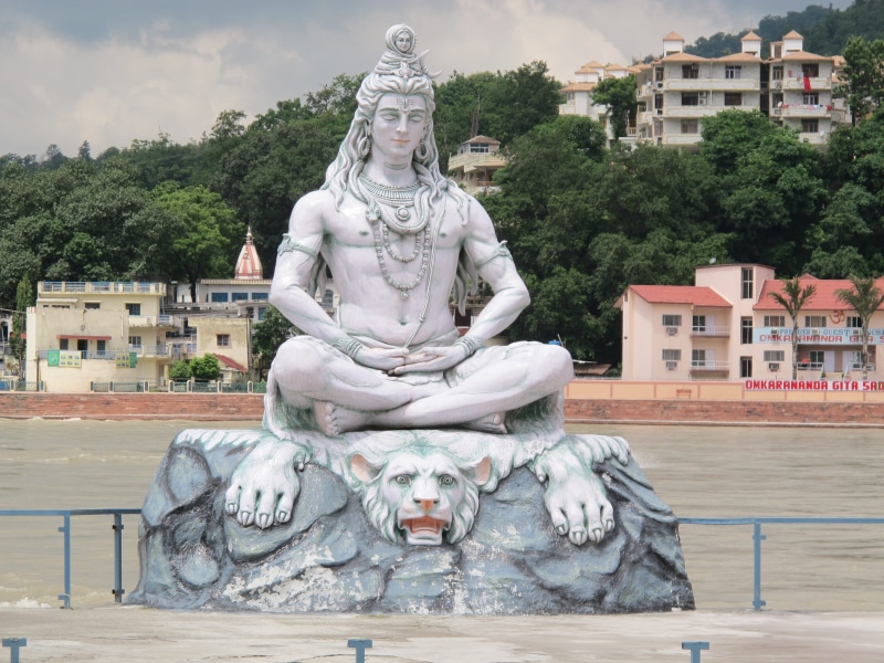 near, god, tiger, outdoors, Statue, art and craft, 2K, building, water, architecture, sculpture, Rishikesh, representation, building exterior, built structure