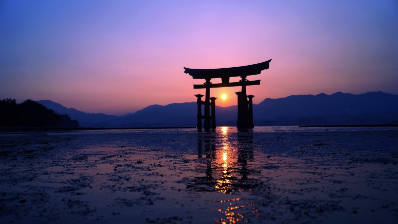 sunlight, water, 4K, mountains, evening, Sun, reflection, torii, purple, photography, Japan, sunset