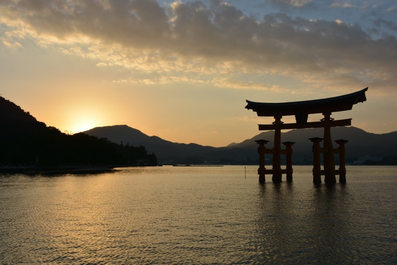 5K, itsukushima shinto shrine, place of worship, belief, body, golden, famous Place, tranquility, torii, mountain range, lake, sky, mountain, miyajima