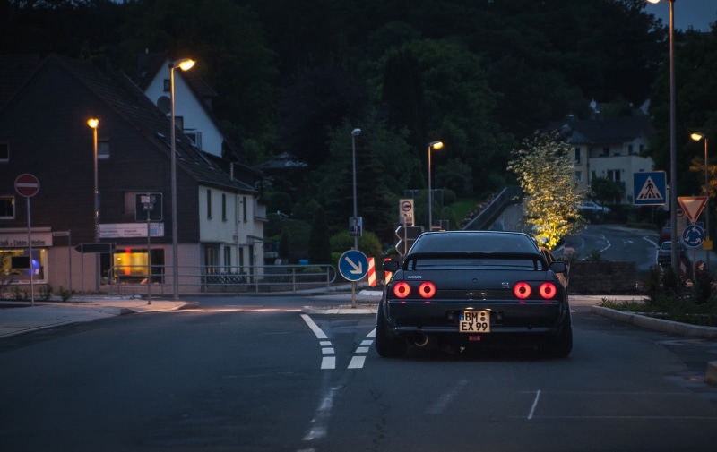 mode of transportation, Japan, outdoors, street light, Nissan GT-R R32, skyline, evening, forest, 720P, light, architecture, vehicle, lighting equipment