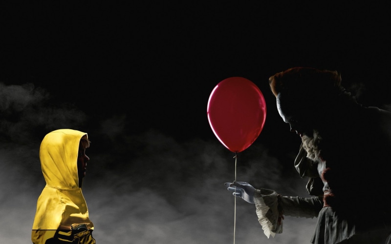 lifestyles, Movie, It (2017), Clown, holding, night, Horror, aggression, men, outdoors, love, Scary, nature, heart shape, real people, clothing, people