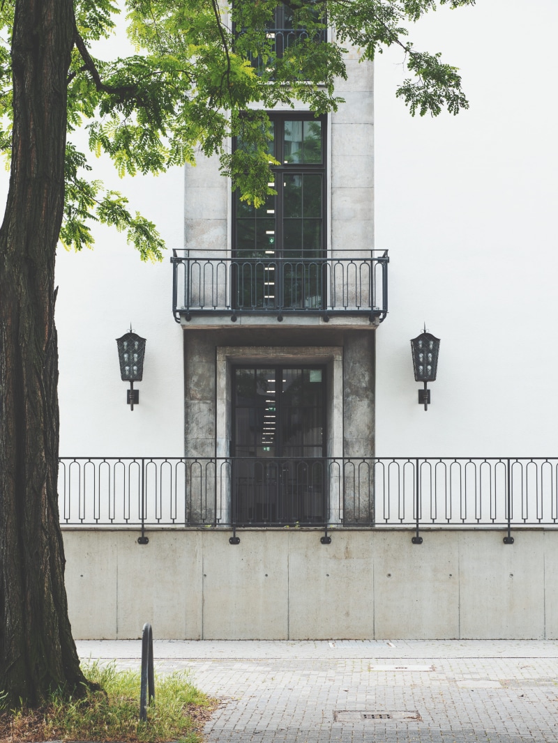 leaves, building, leafed, near, lantern, light, glass, architecture, tree trunk, entrance, city, growth, urban, outdoors, beside, park, concrete, gate