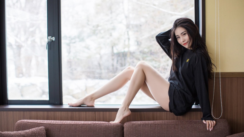long hair, hairstyle, one person, sitting, shirt, model, feet, 1080P, women, lifestyles, beautiful woman, window, full length, adult, beauty, long, s