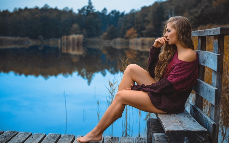 one person, lifestyles, maroon, nature, s, leisure activity, women, women outdoors, water, long hair, young adult, day, hair, barefoot, real people, 1080P